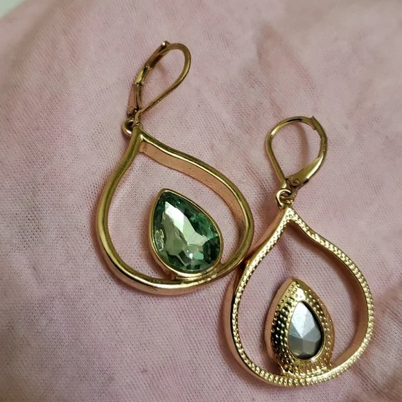 1 × 1 1/4" gold-tone & Green earrings - Picture 1 of 2